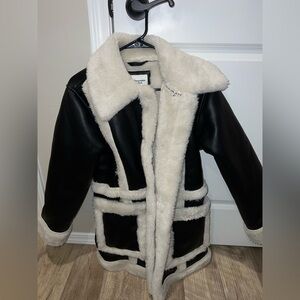 Viral Abercrombie & Fitch White and Black Faux Fur Jacket